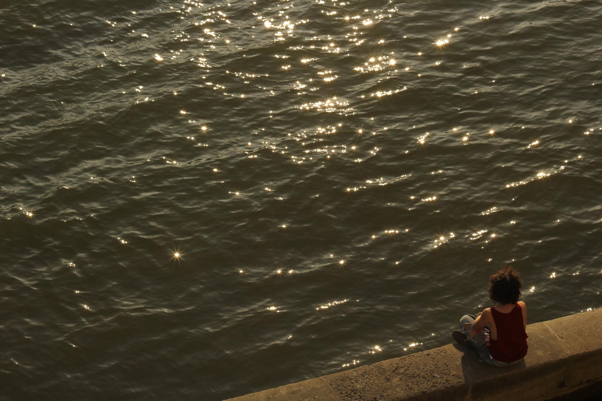 La Seine regarde l'homme