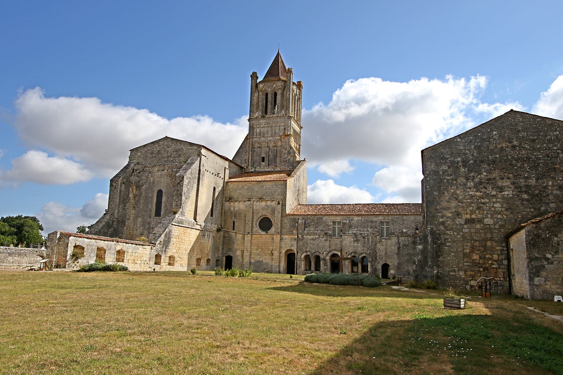 ABBAYE SABLONCEAUX 17