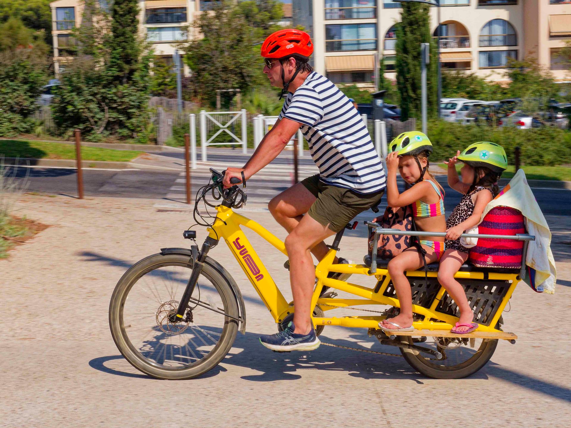 Famille en vélo