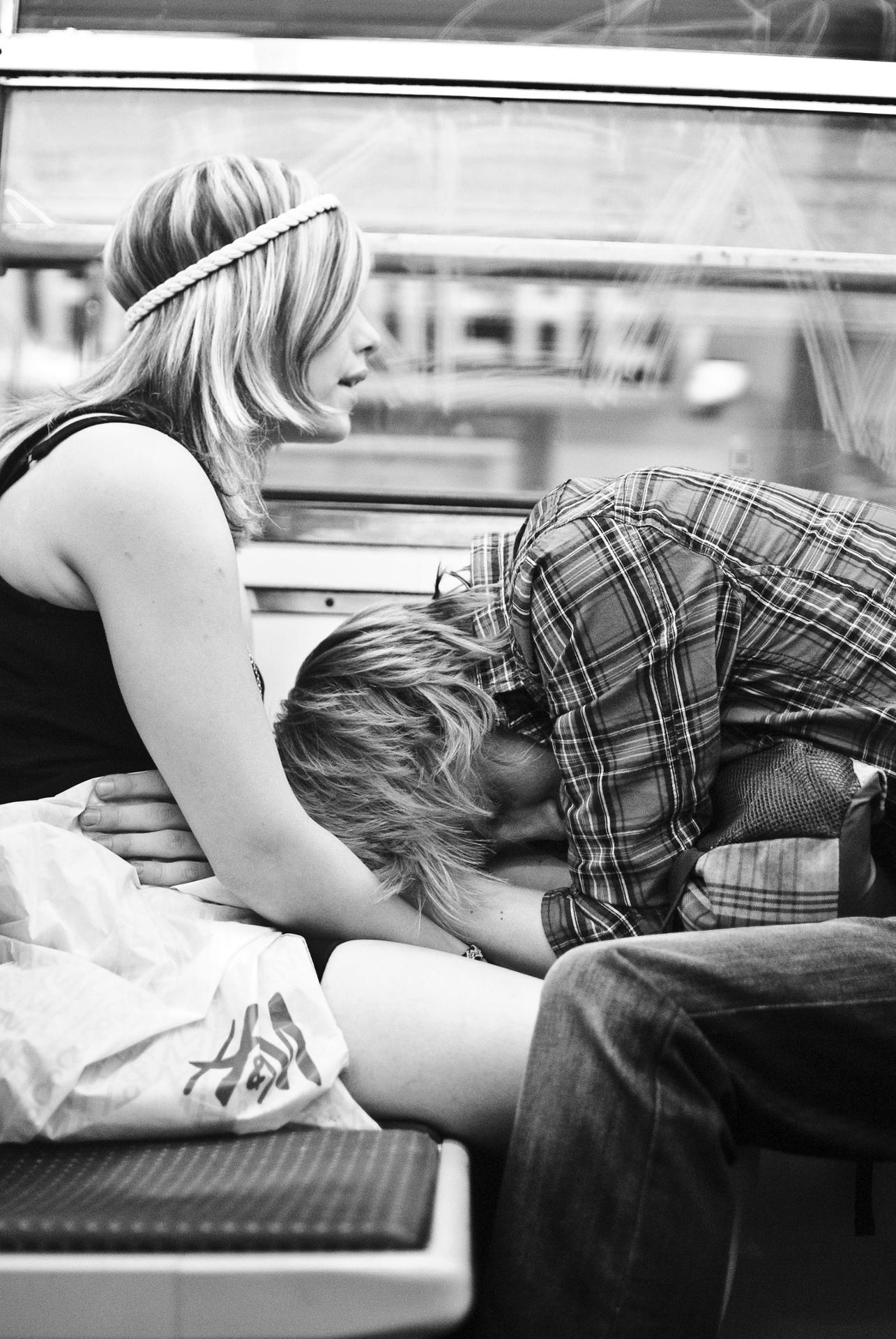 Couple blond, métro