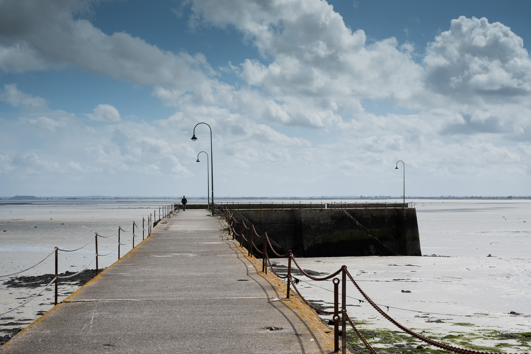 .. je veillerai la montée des eaux, chaque jour, au bout du quai.