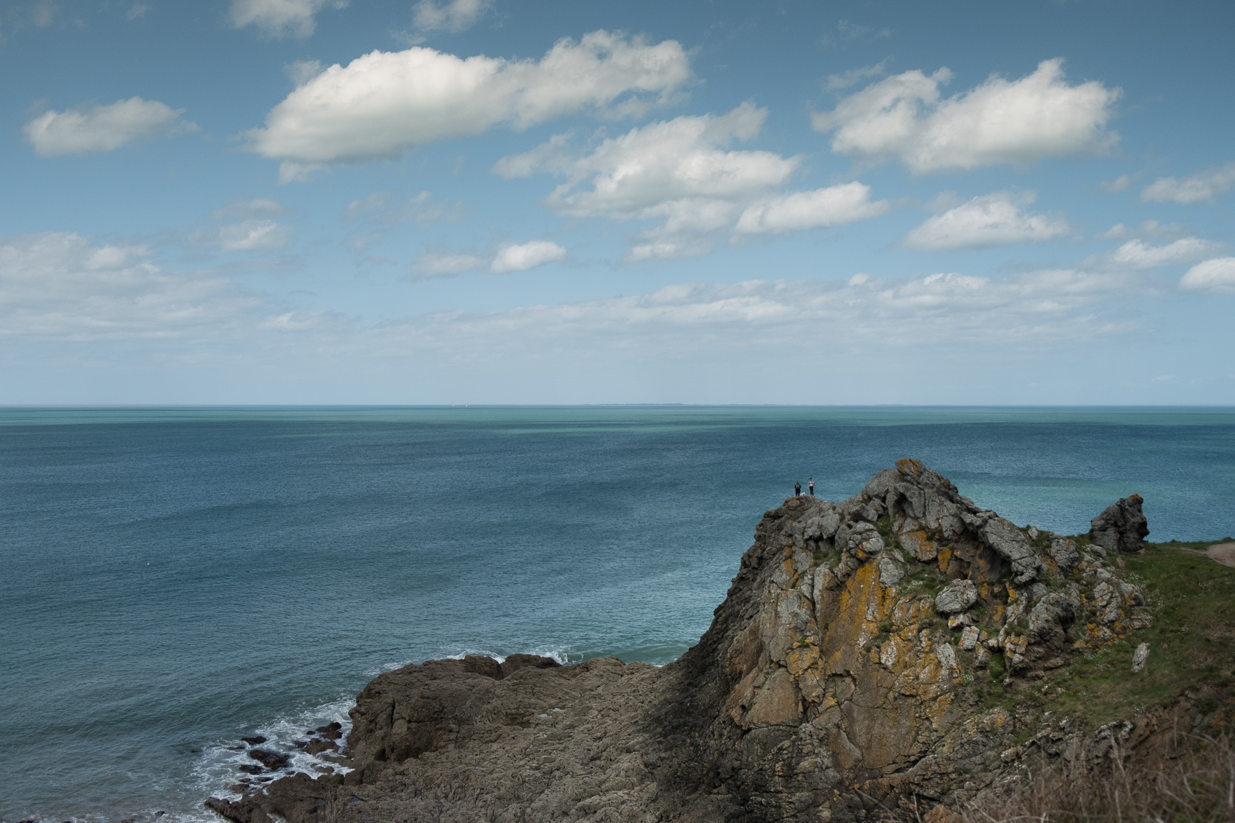 .. nous irons nous adosser au vent au sommet des falaises...