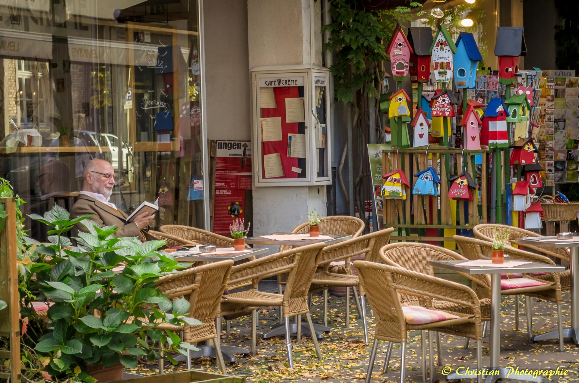 Coin lecture dans une rue de Neuss en Allemagne