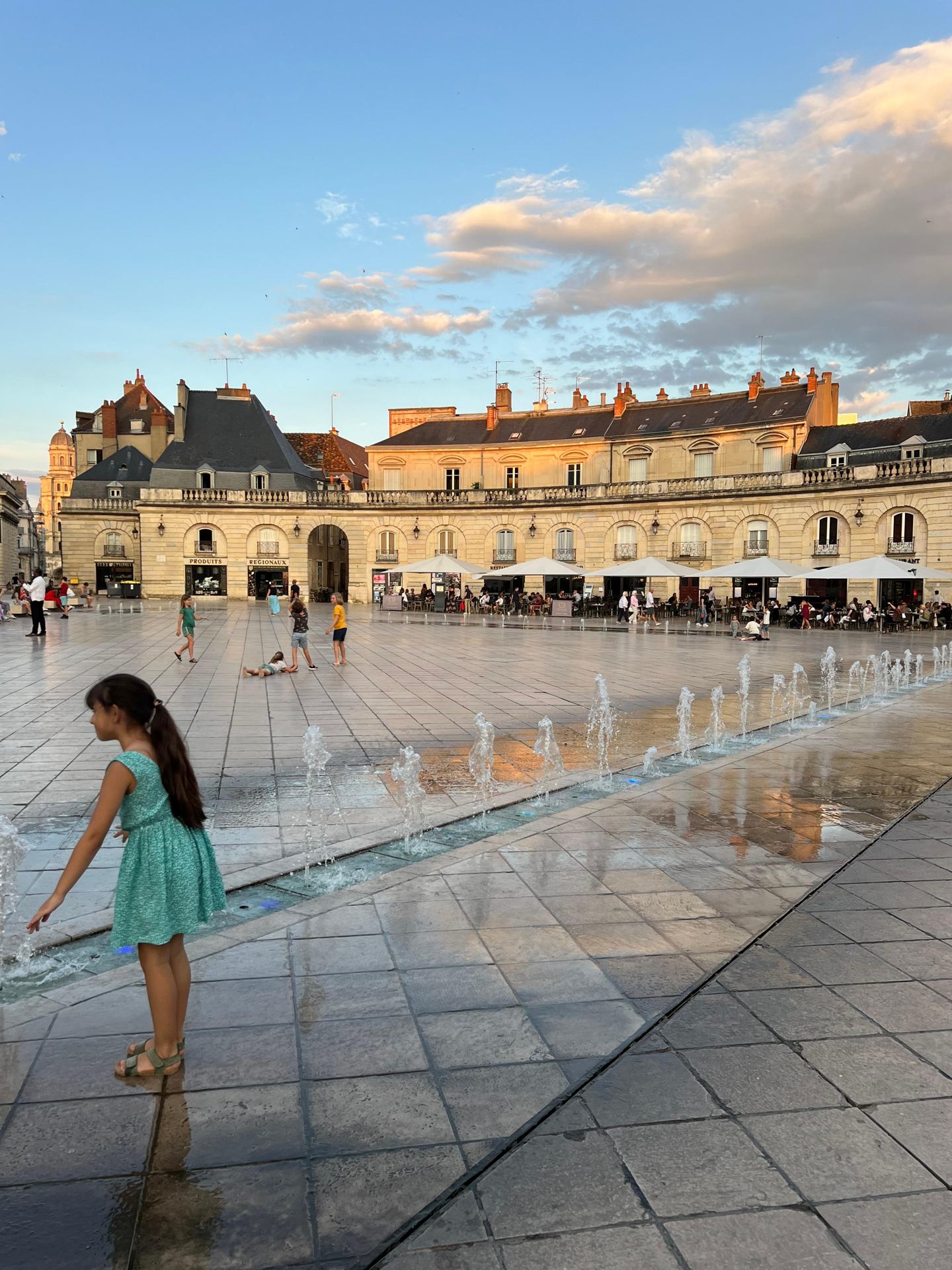 Place de la Libération Dijon.jpeg