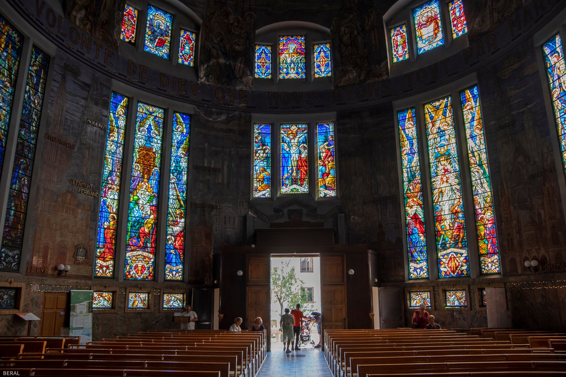 Vitraux - Eglise St Blaise - Vichy - IMK72951.jpg