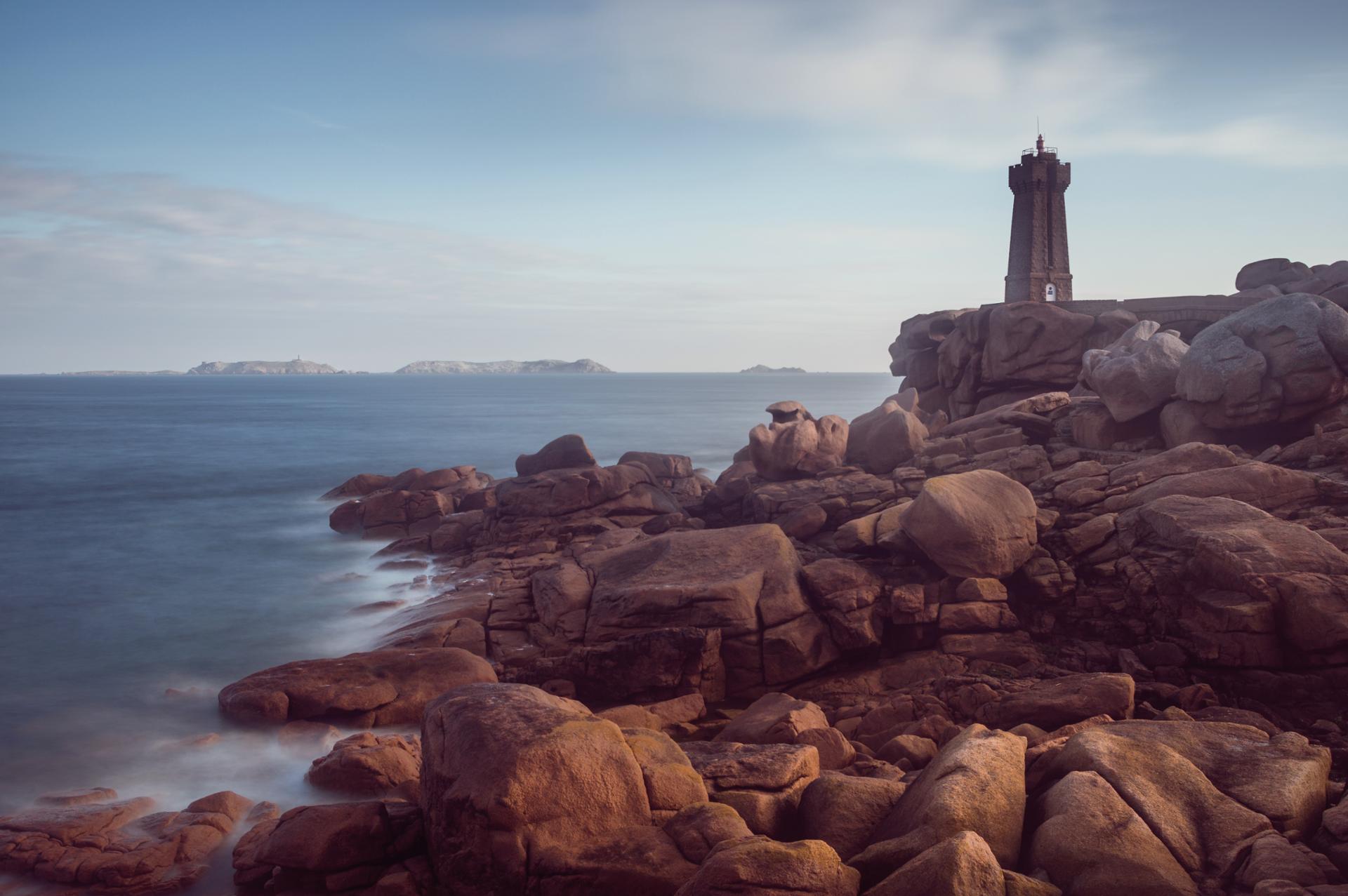 Le phare de Ploumanac'h et le visage