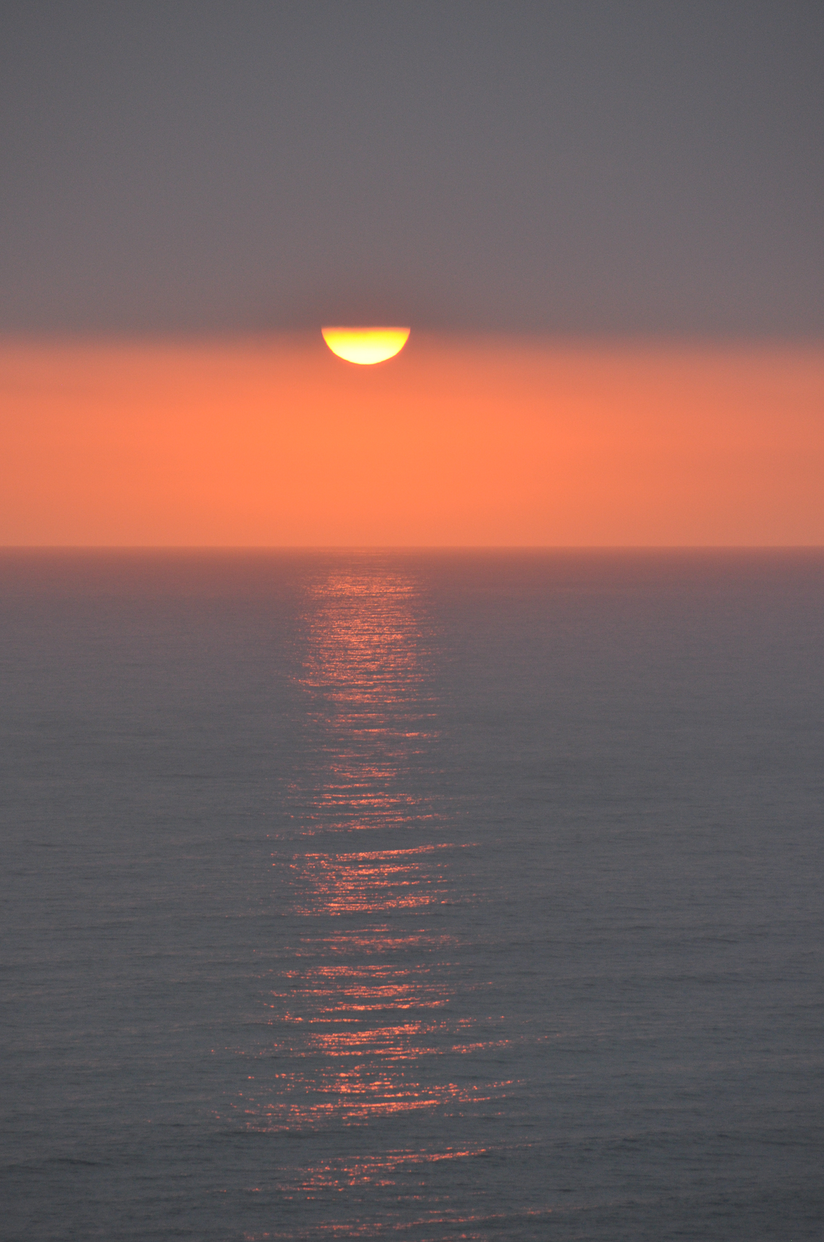 Le rideau de la garua, Lima. Quand le soleil se glisse sous ce rideau....jpg