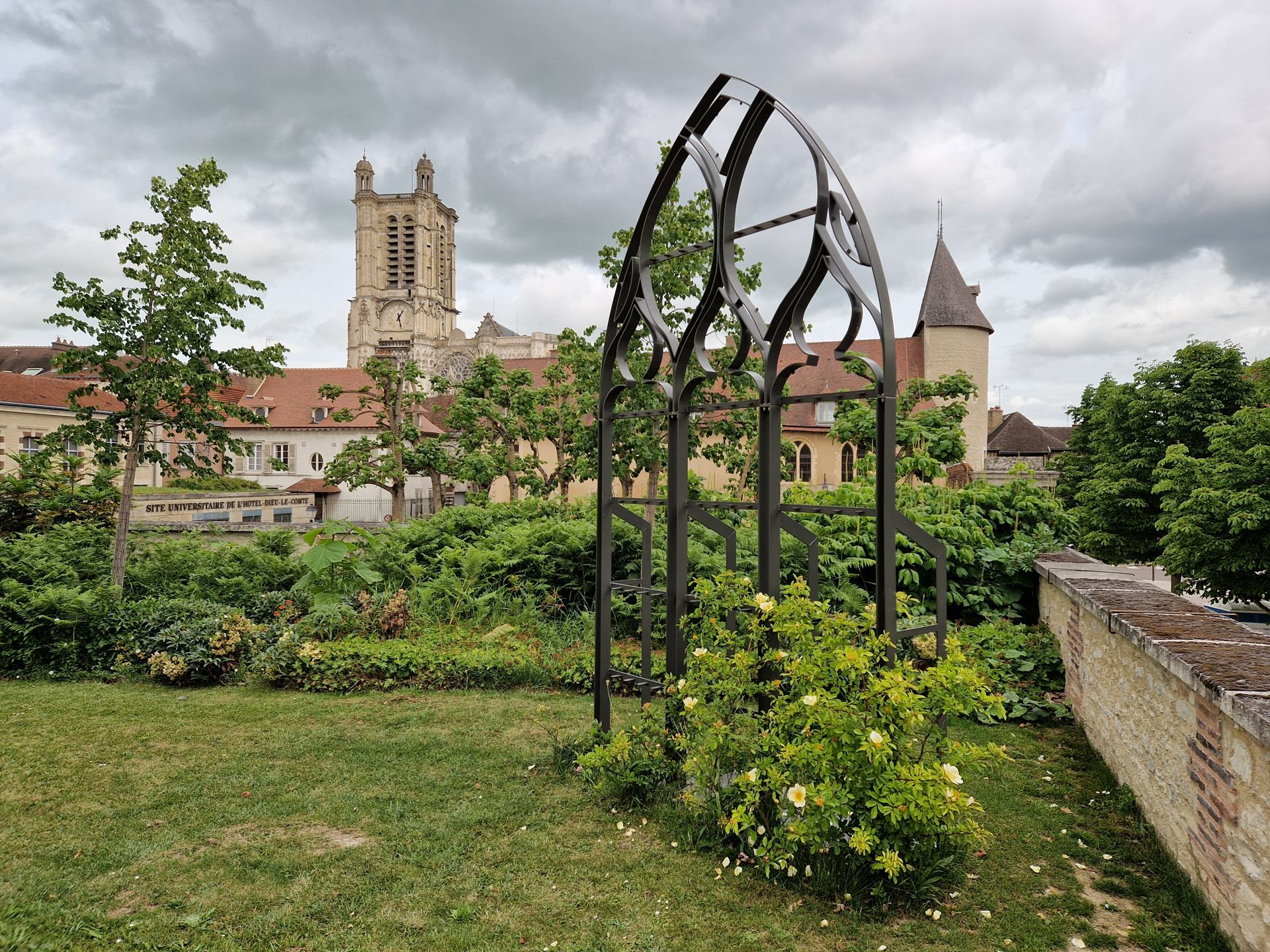 fenêtre sur jardin