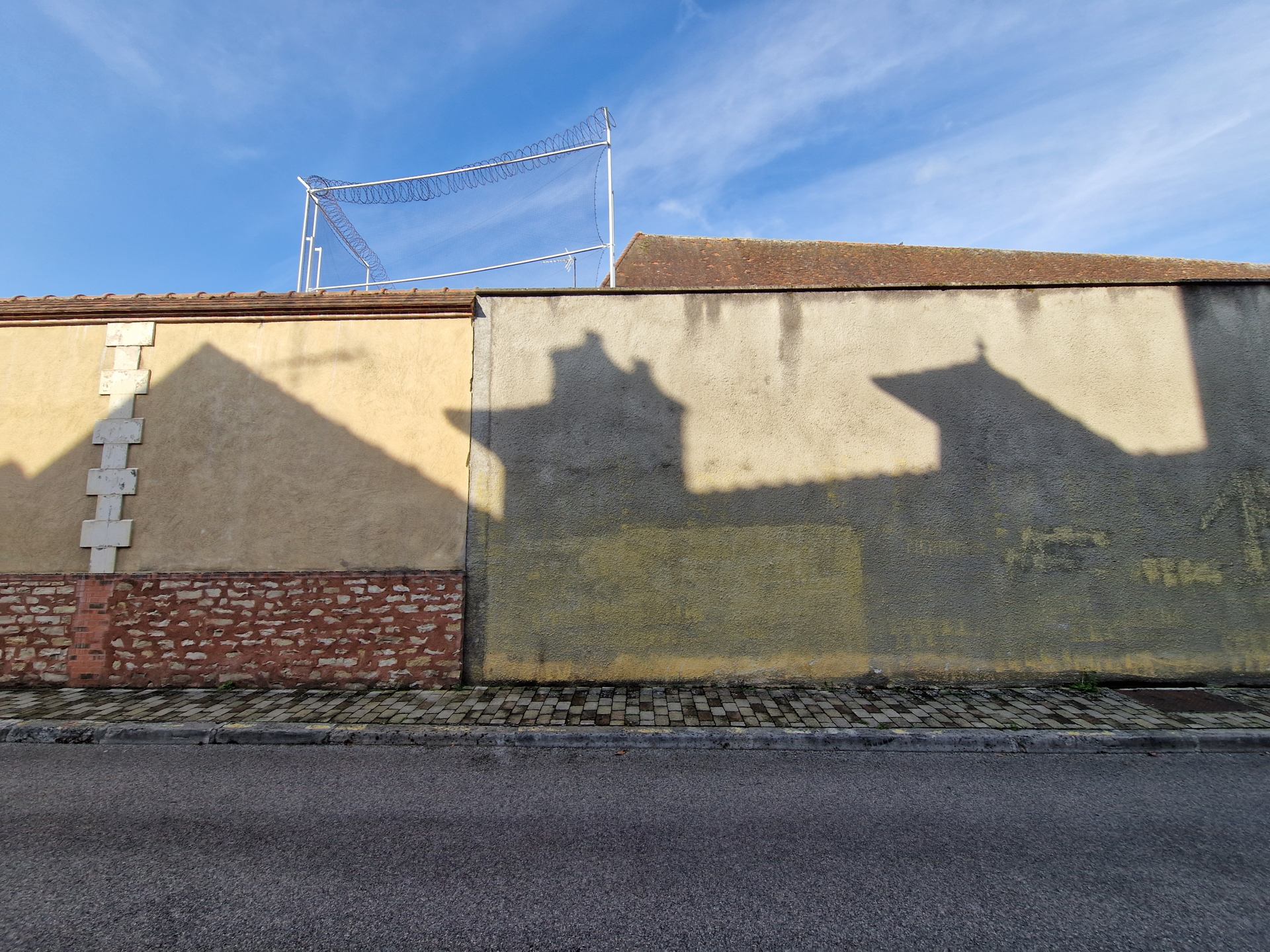 le mur de la prison