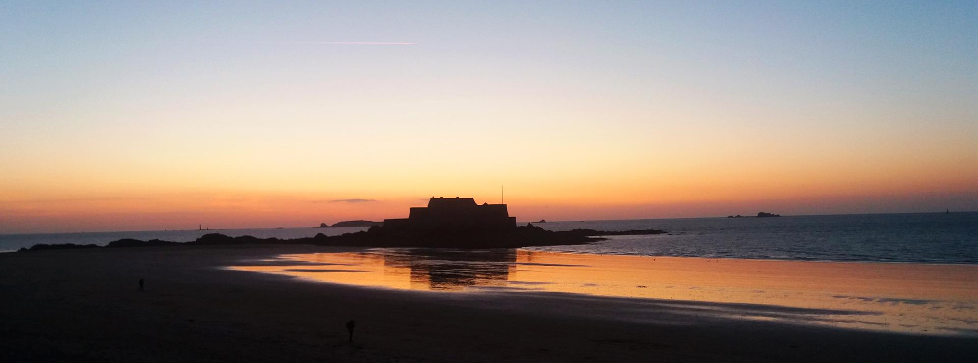 Saint Malo by night