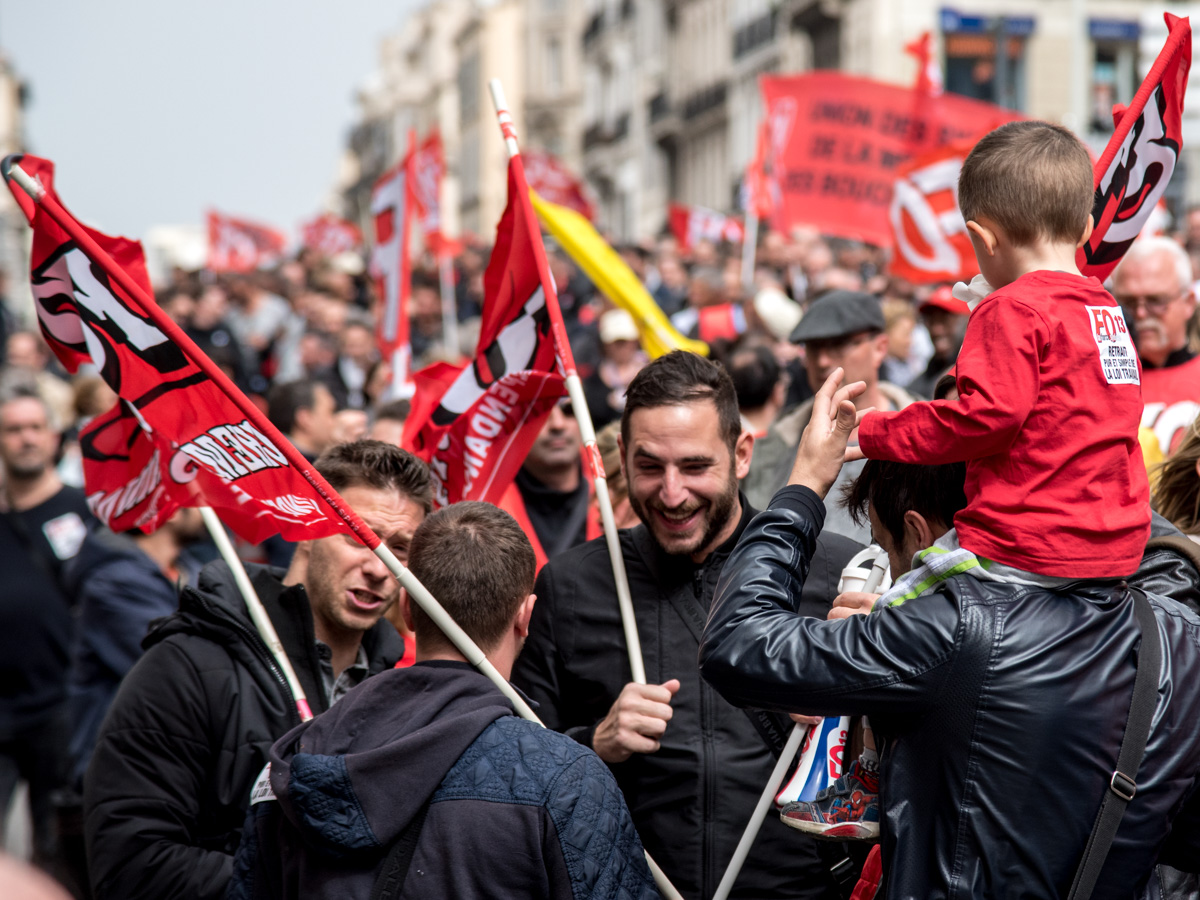 Sous les pavés, les copains !