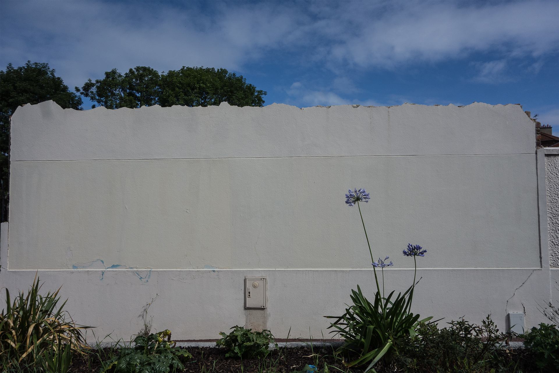 Mur dans le paysage urbain