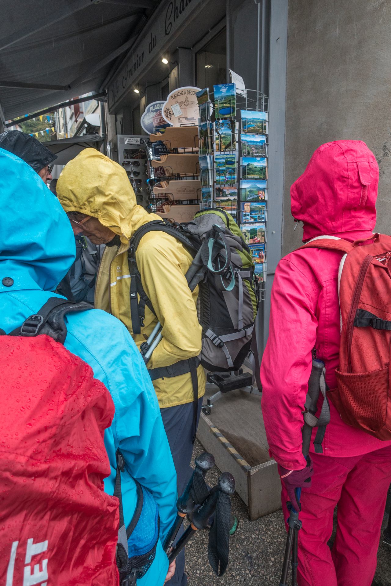 Randonneuses et randonneurs en couleur