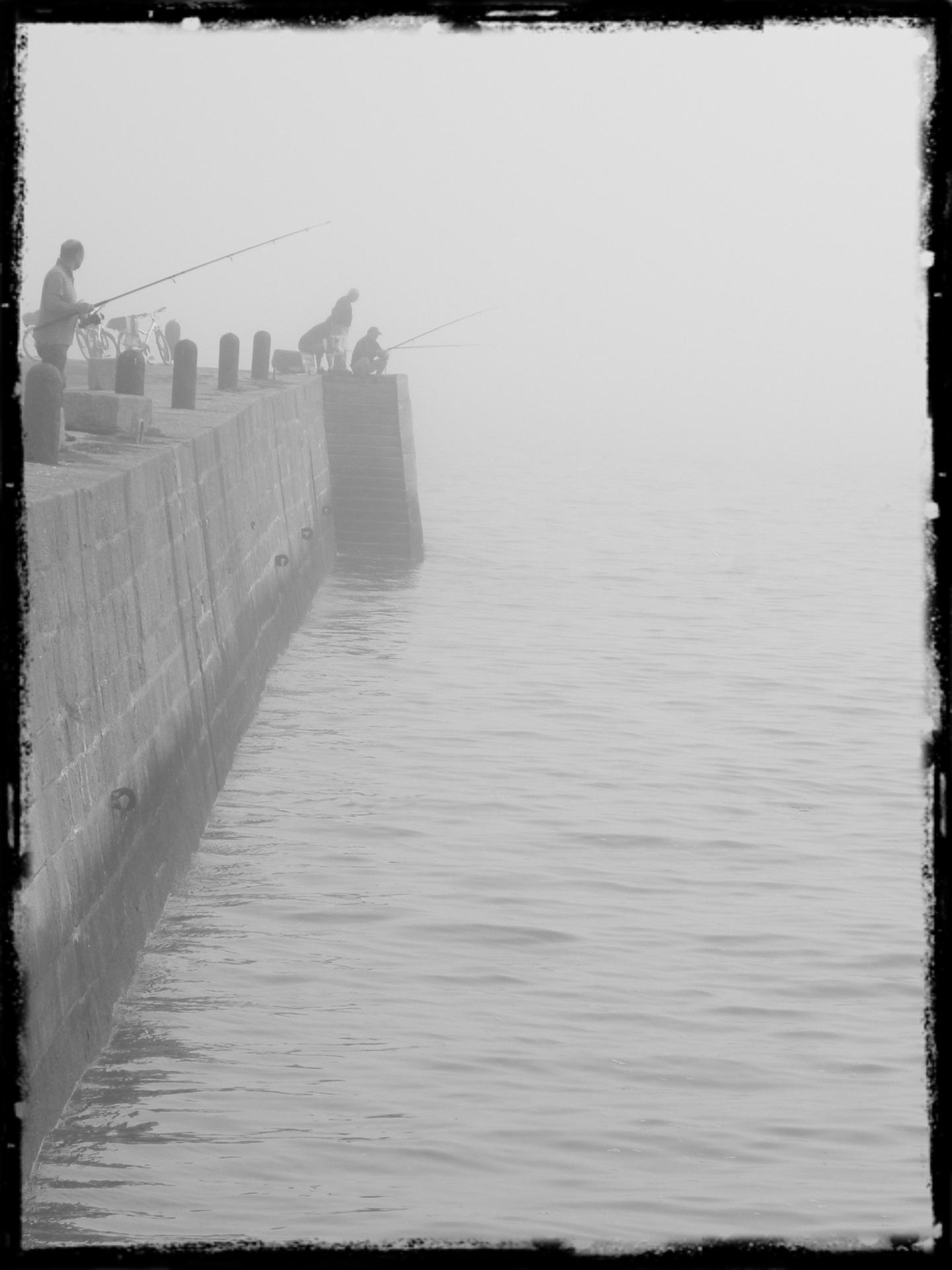 Pêche matinale brumeuse