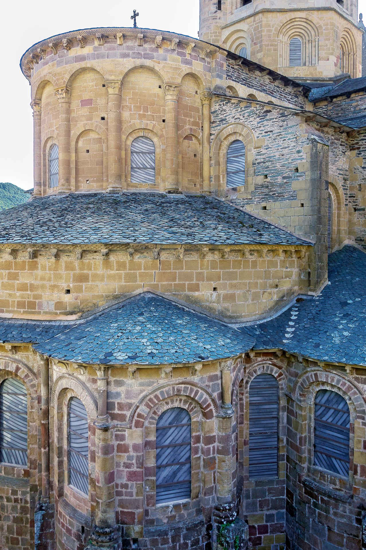 Vitraux de PIERRE SOULAGES. Conques