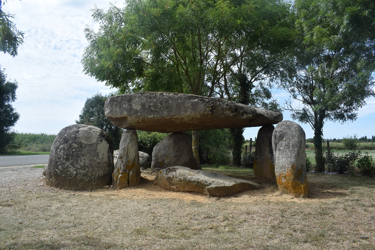 dolmen du breuil Avrillé Vendée fr