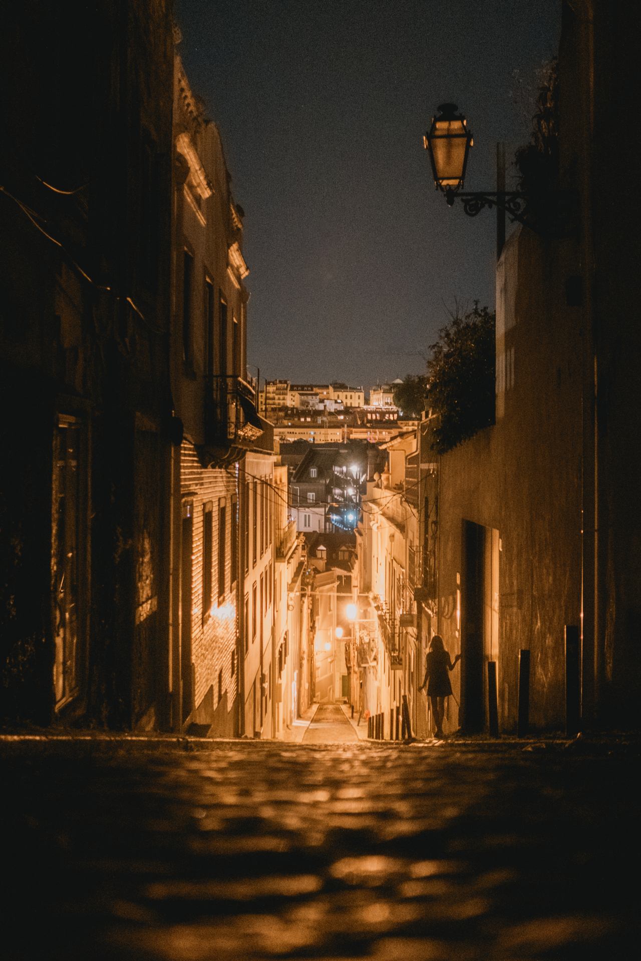 Une silhouette solitaire.