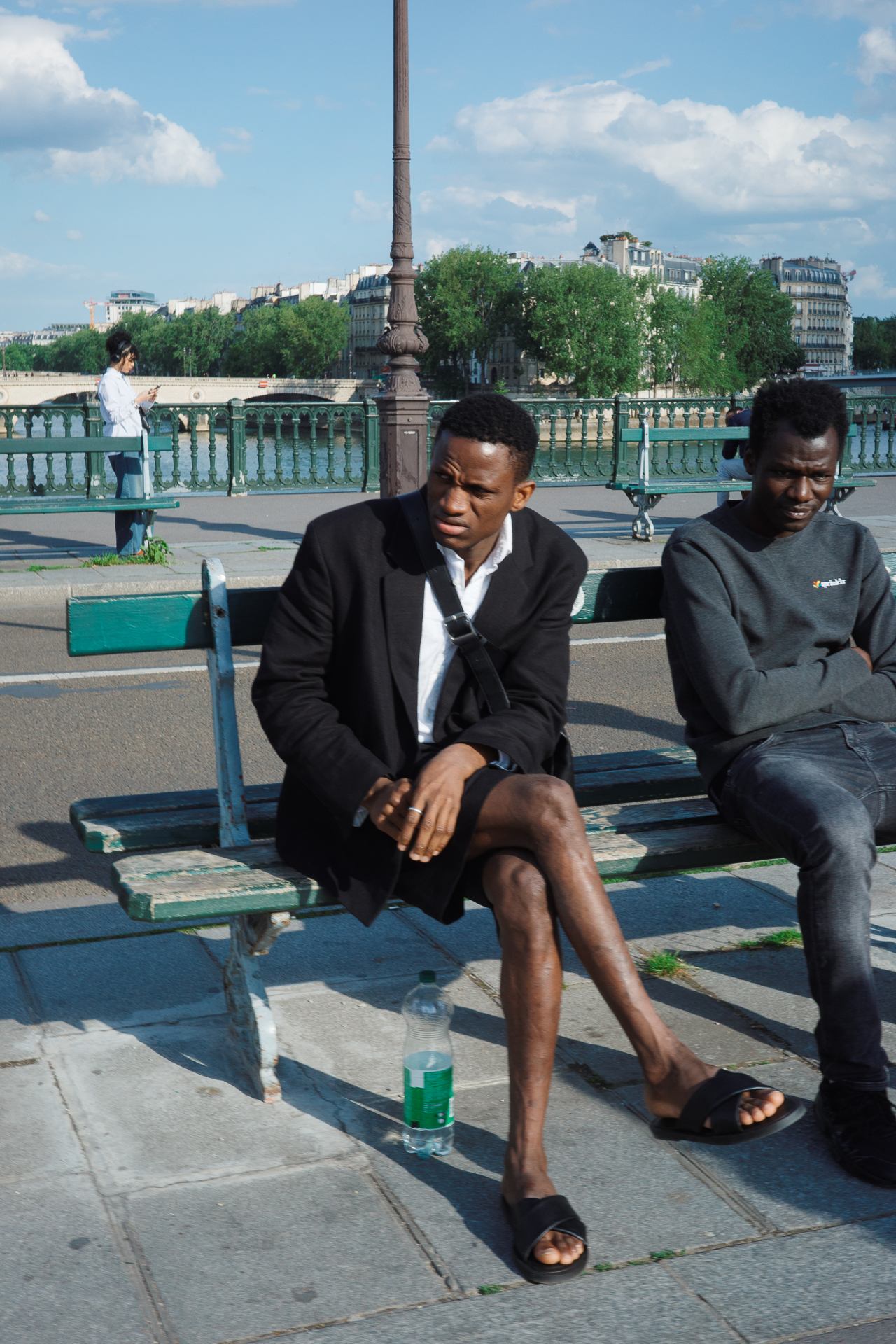 Des gens assis 01
