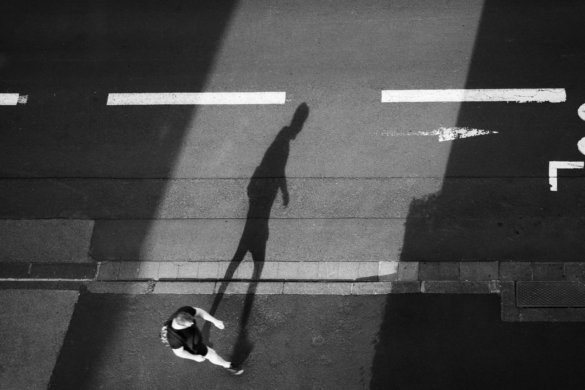 comme son ombre