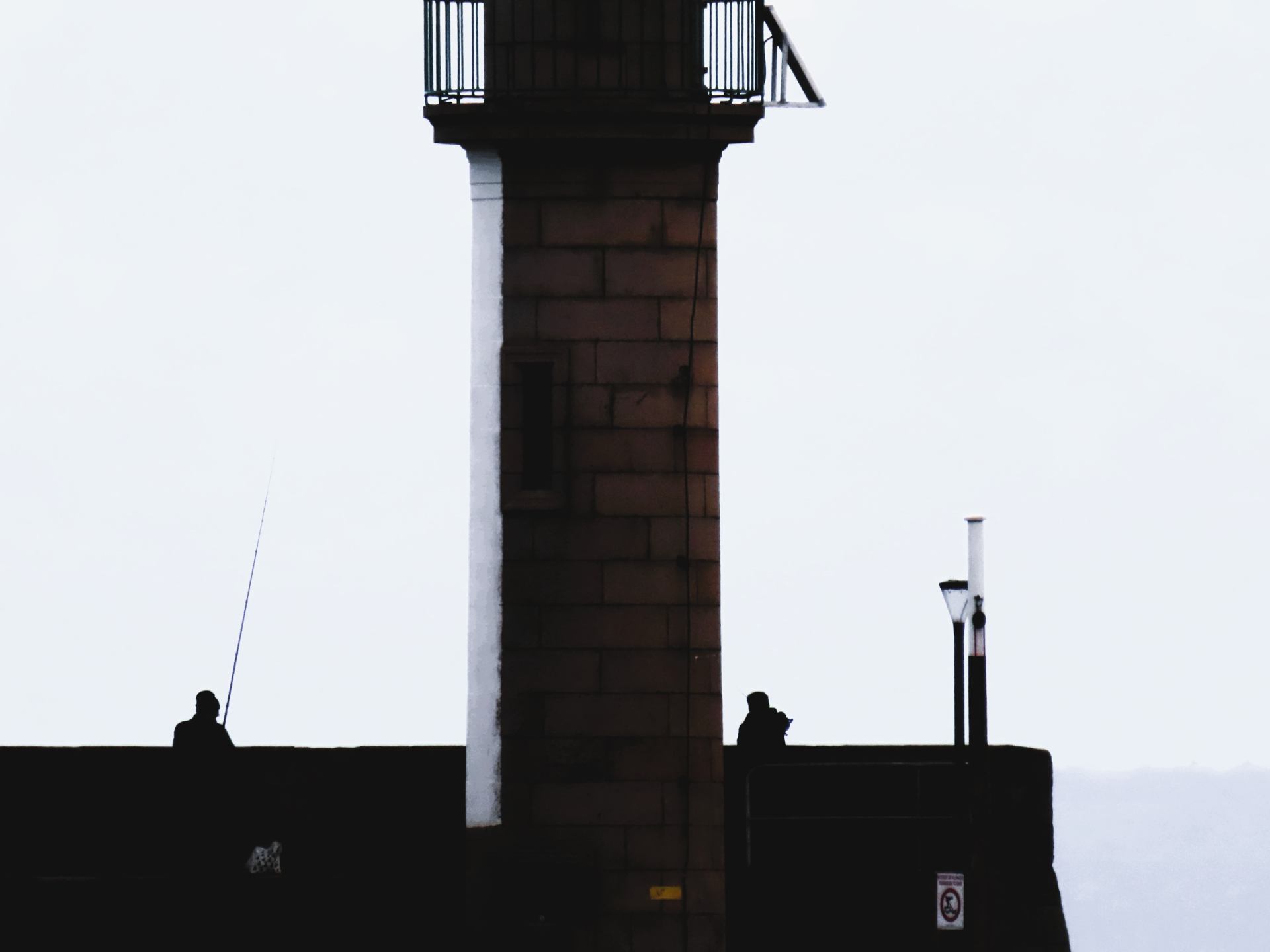 Aux pieds du phare ...