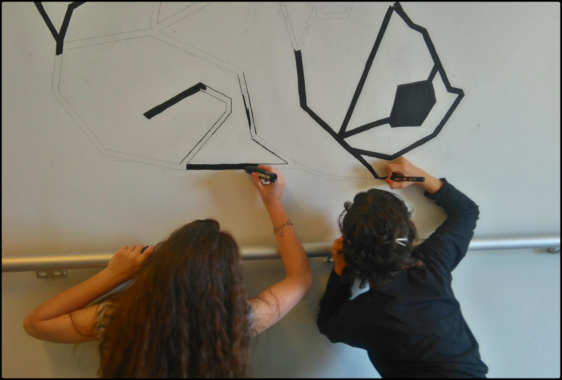 On écrit sur les murs....