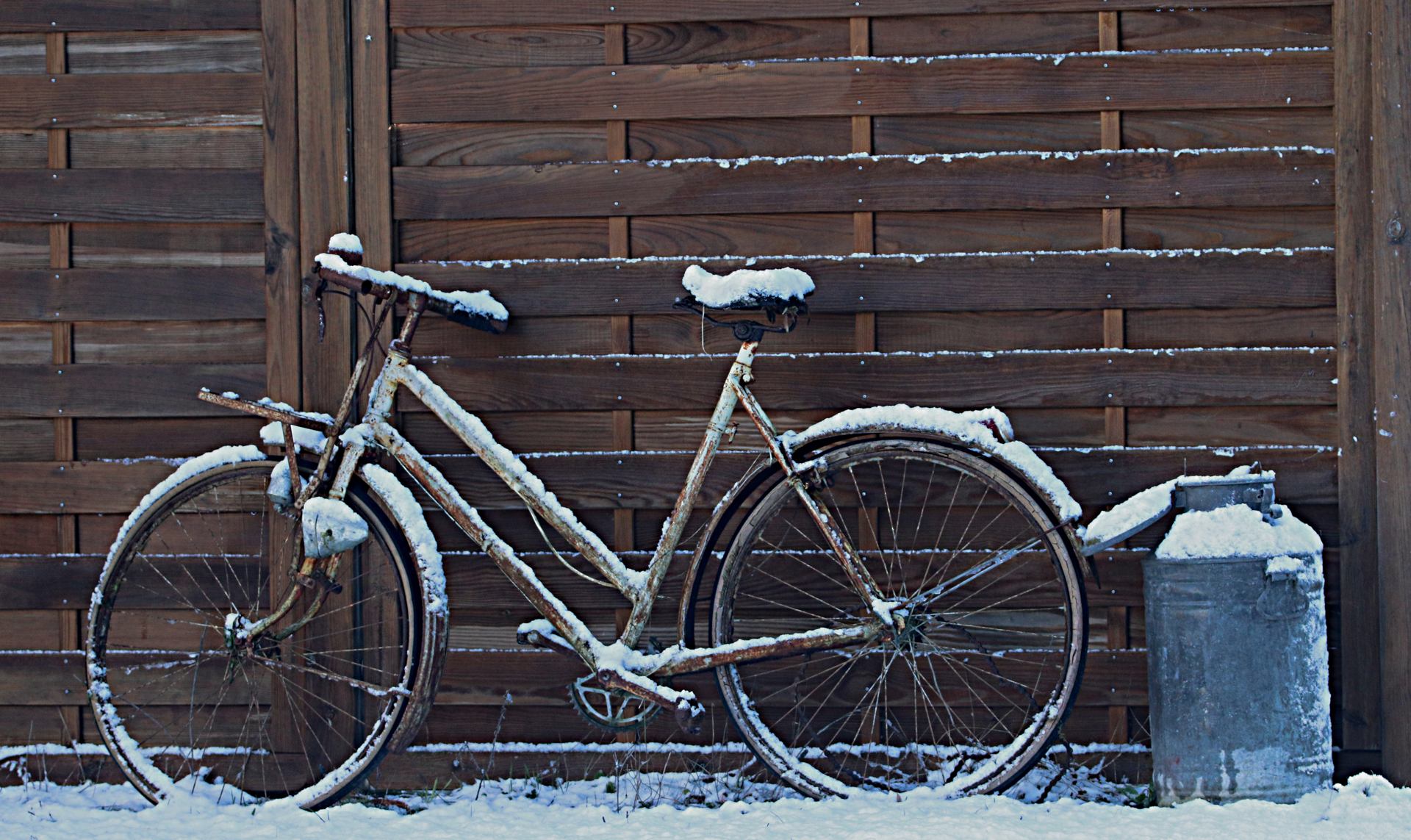 velo sous la neige en Bretagne