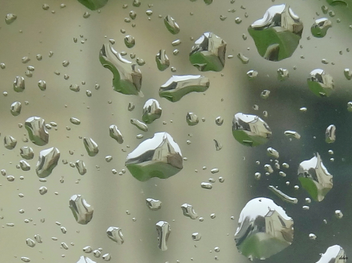 chapelle st Lupien REZE gouttes.JPG