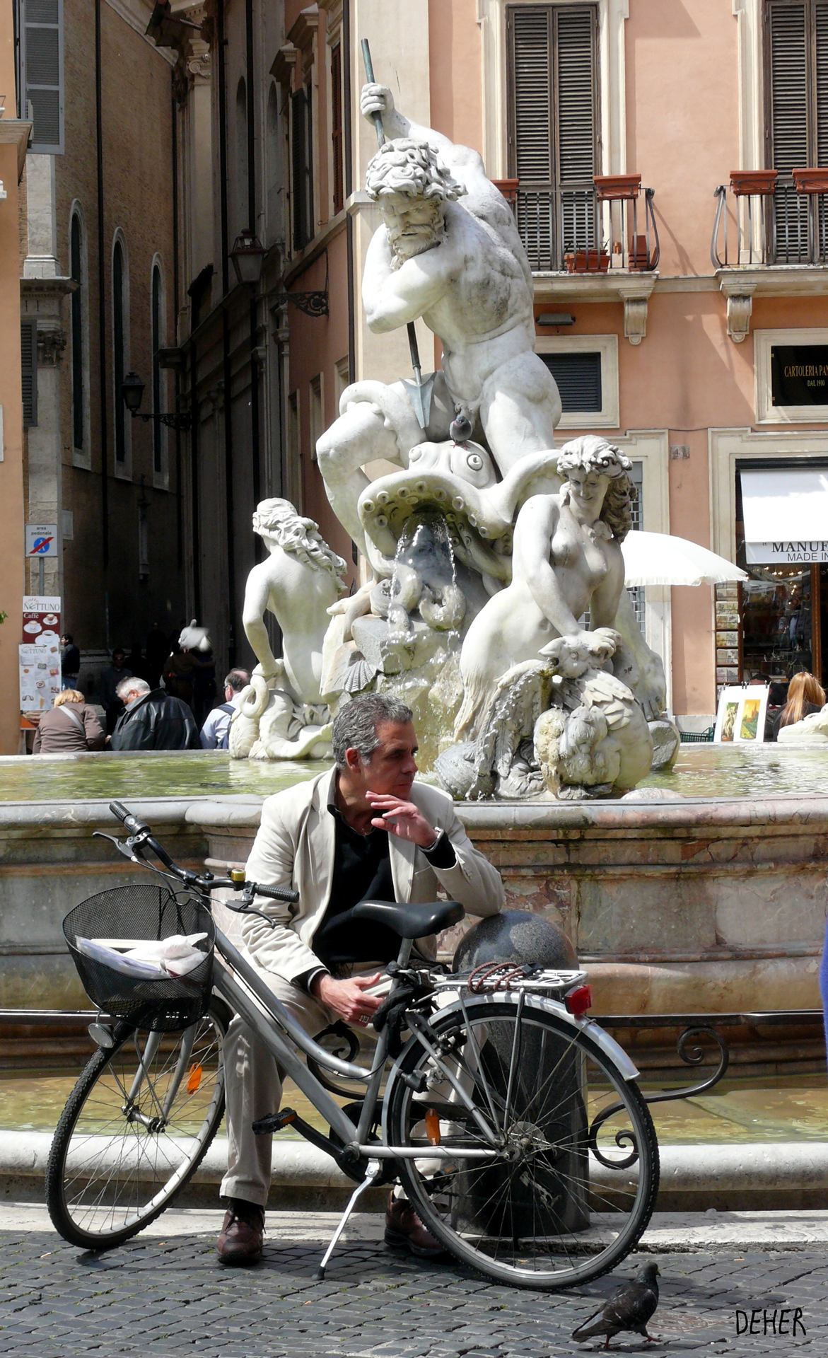 VELO A LA FONTAINE.jpg