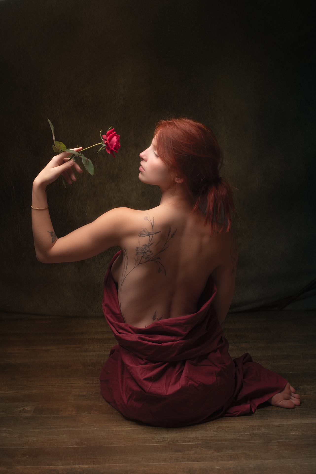 Jeune fille à la rose