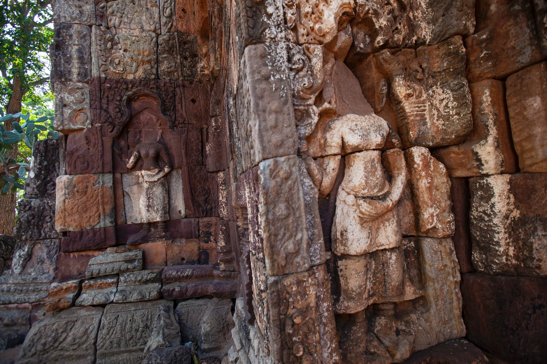 Angkor, stones