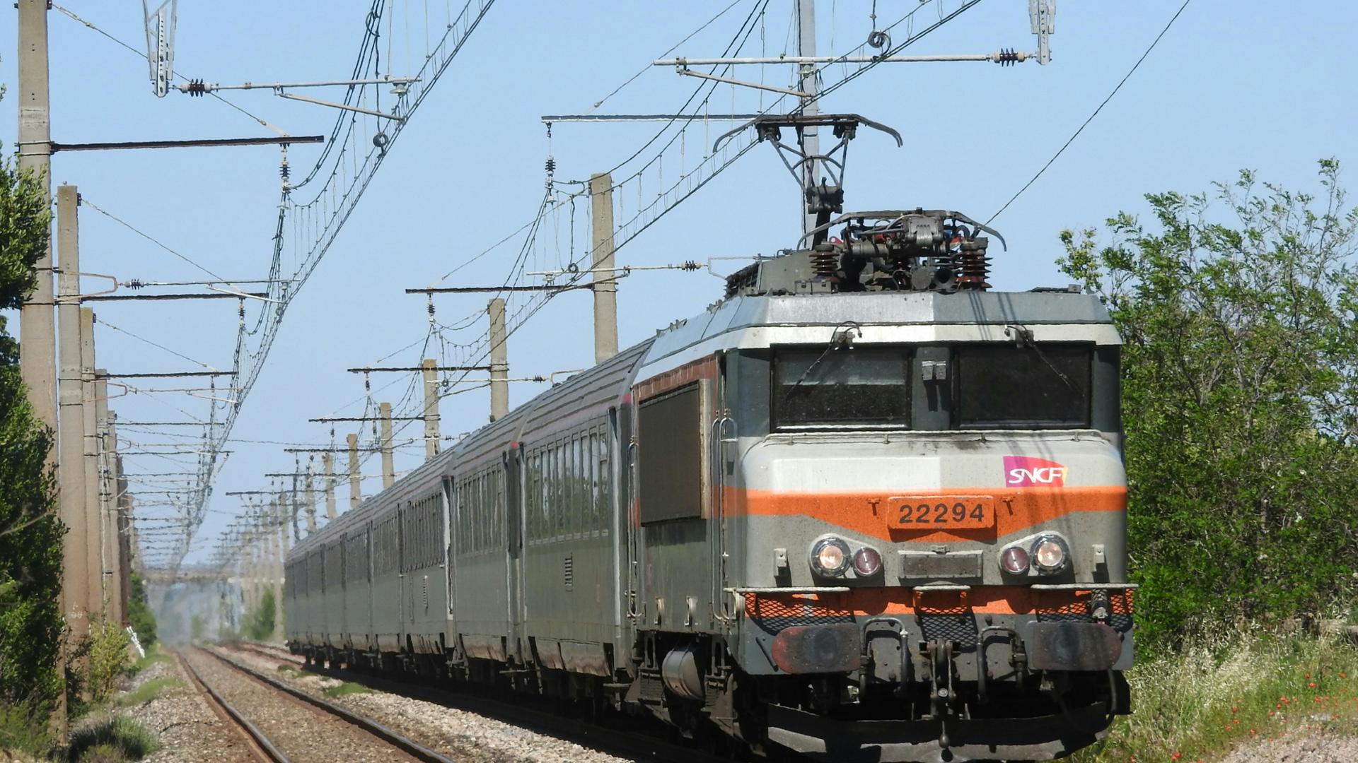 Le mercredi 15 mai 2019 le train Intercité numéro 4764 en provenance de Marseille St Charles et a destination de bordeaux St Jean et de passage en gare de Vic mireval
