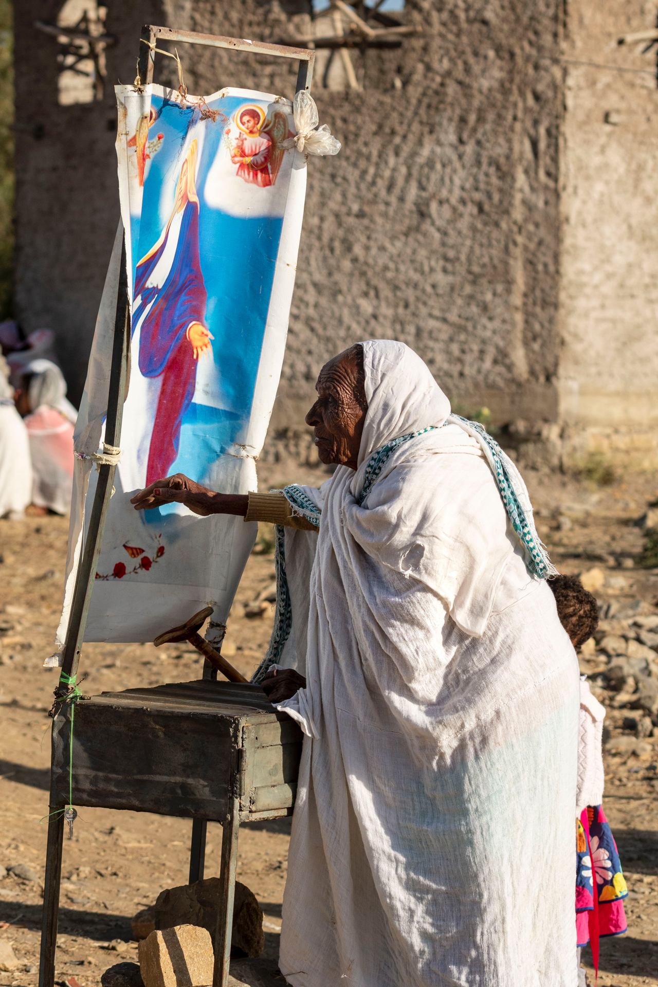 femme a la vierge