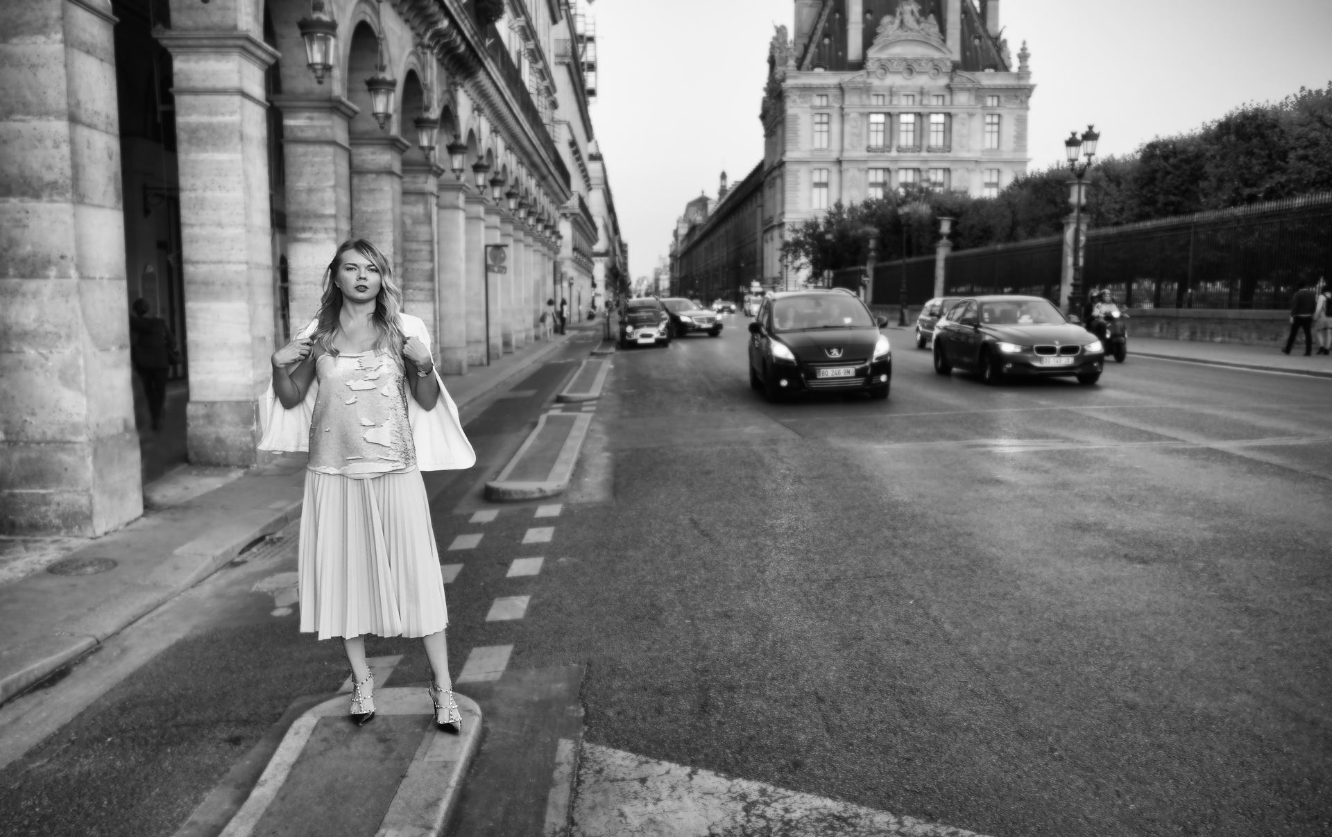 une femme-rue-de-rivolie.jpg