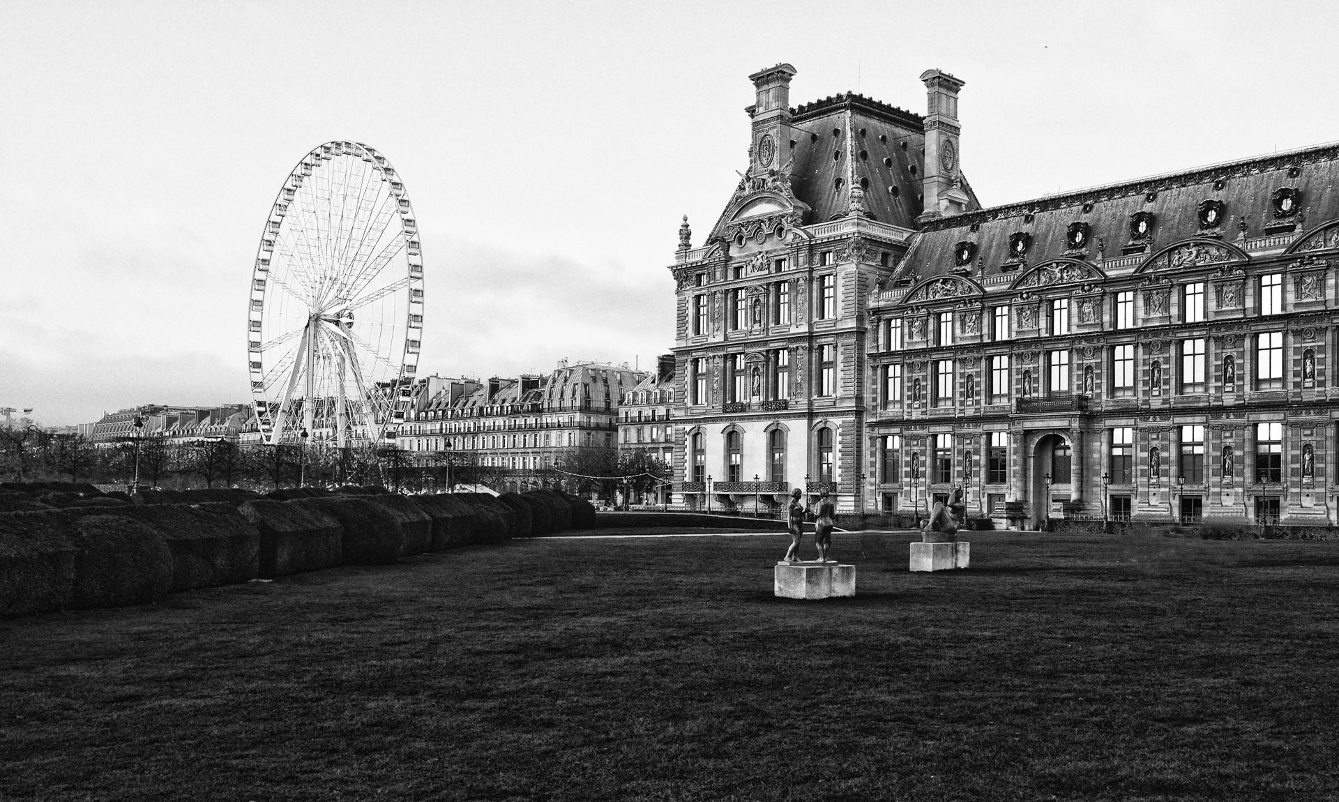 la roue et le louvre.jpg