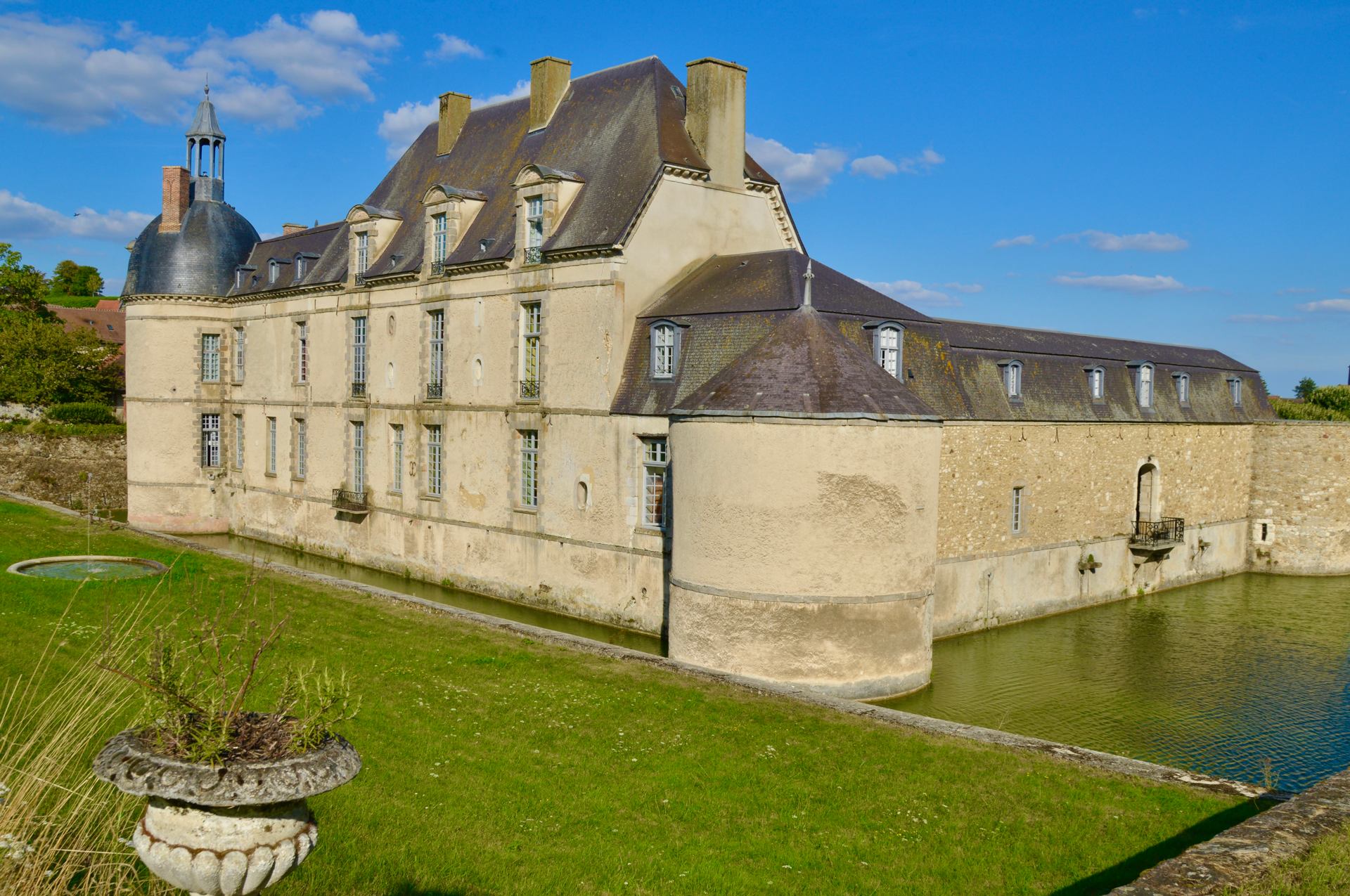 Chateau ETOGES 5034.JPG
