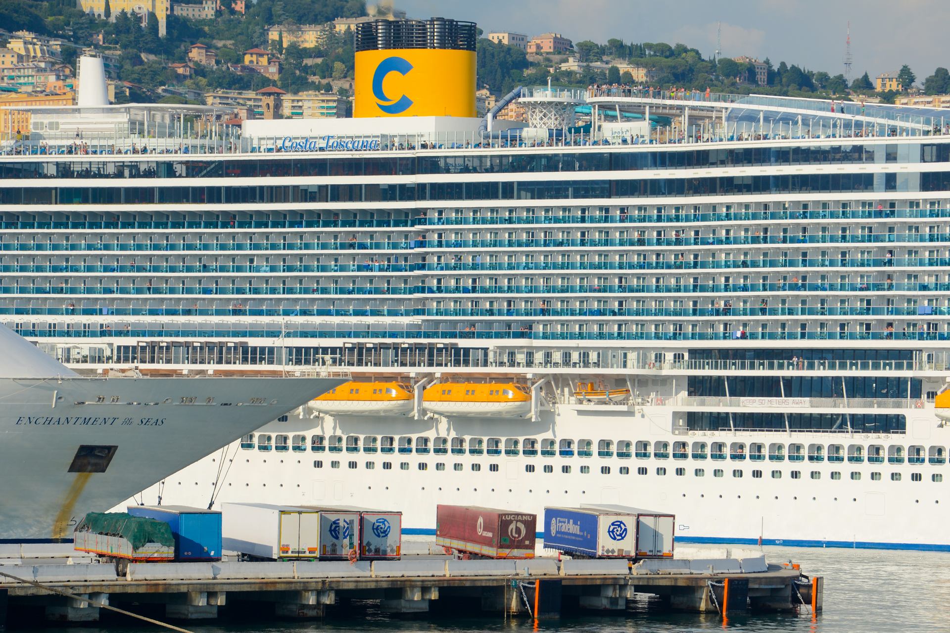 certains travaillent, d'autres voyagent.jpg