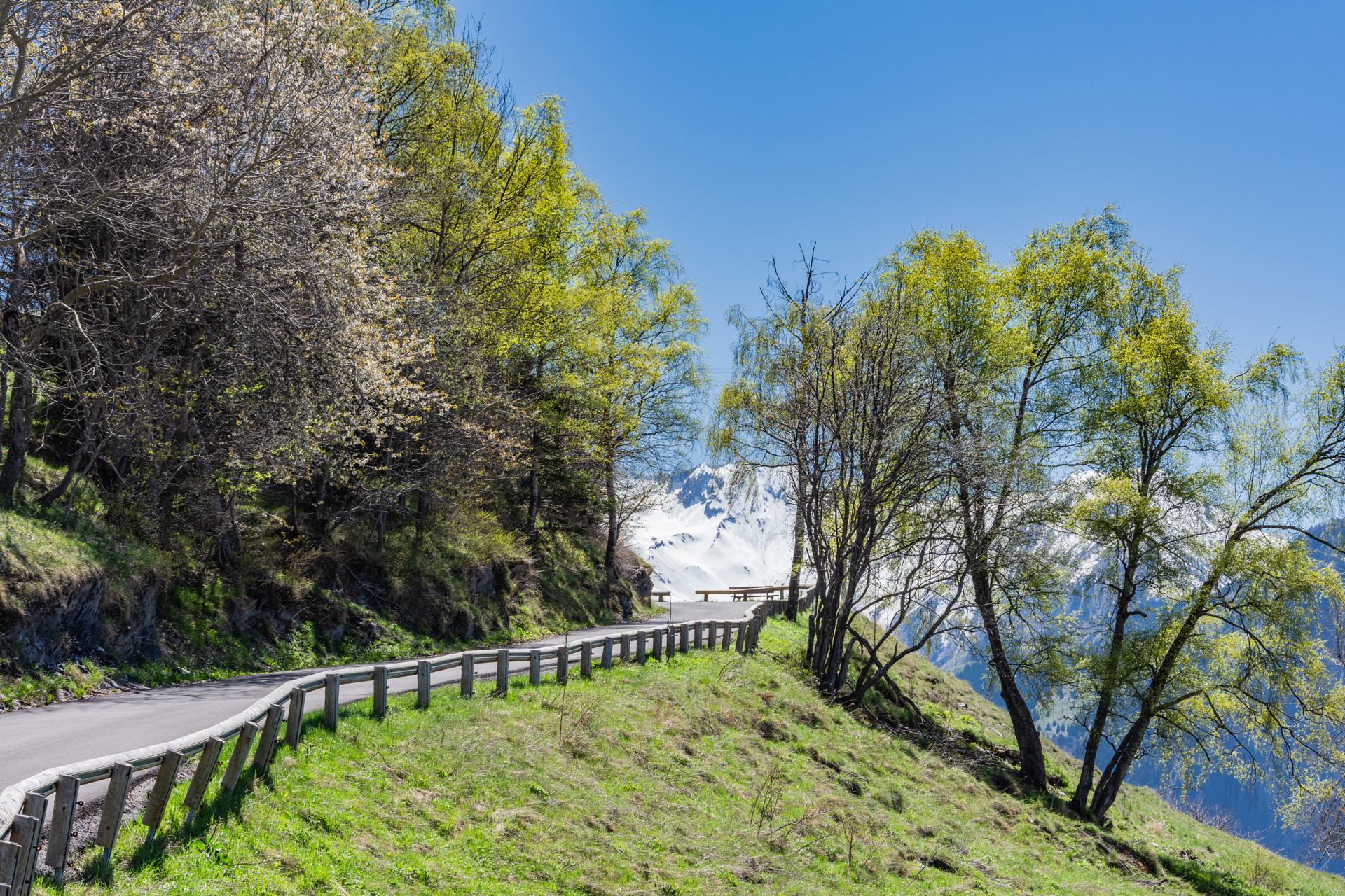 la route vers les sommets.jpg