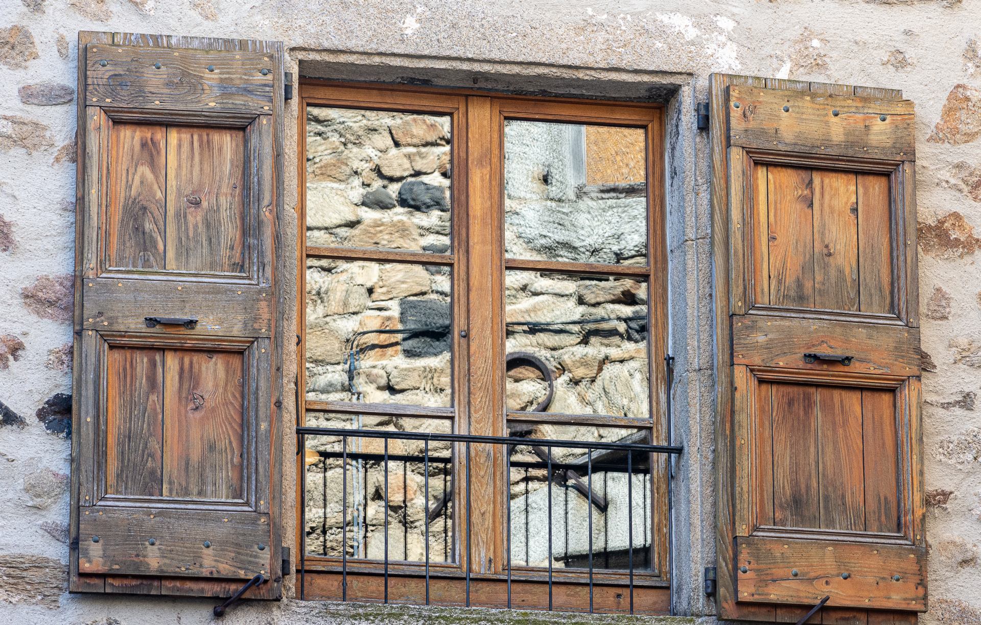 des pierres dans la fenêtre sans casser la vitre