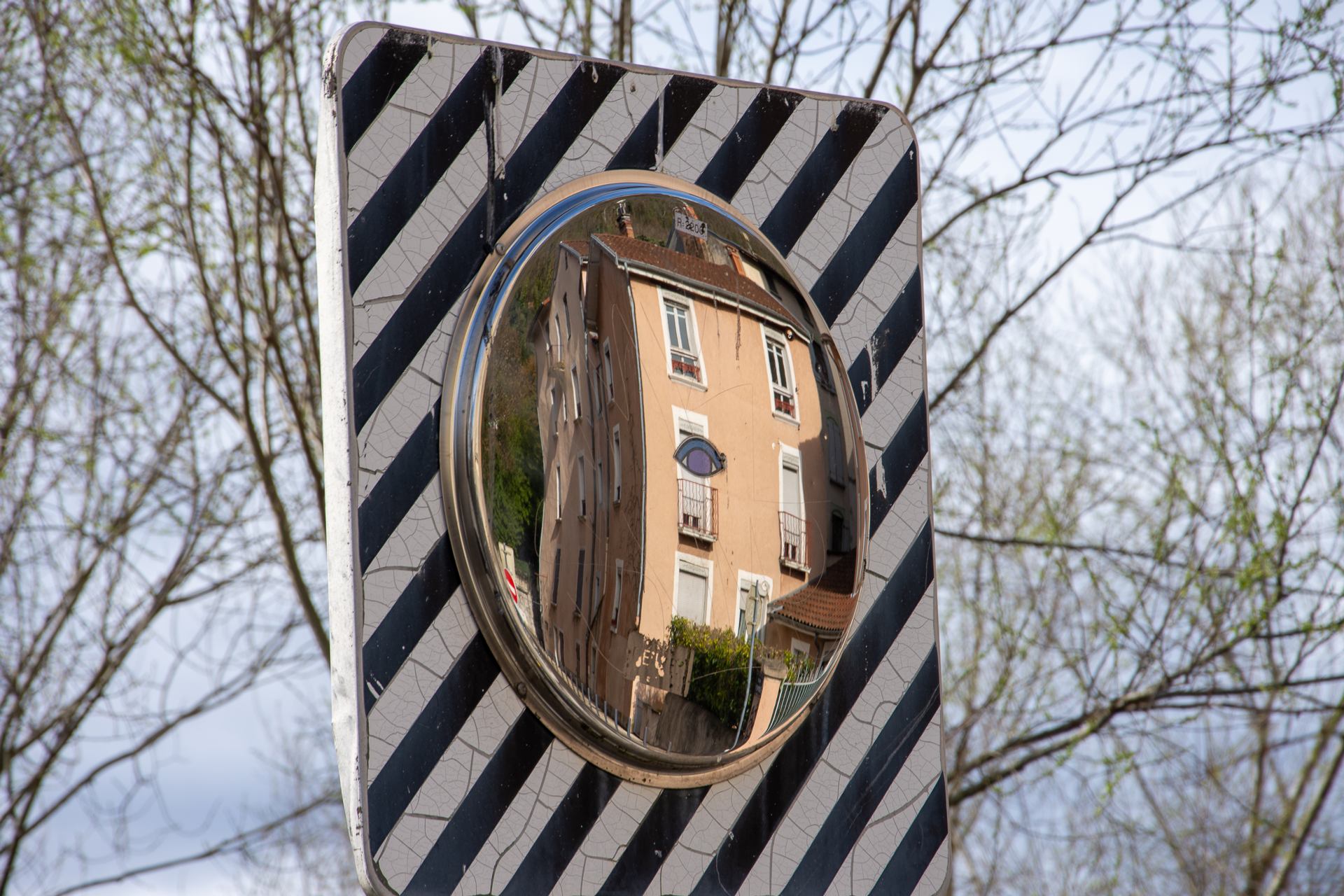 un rond dans un carré