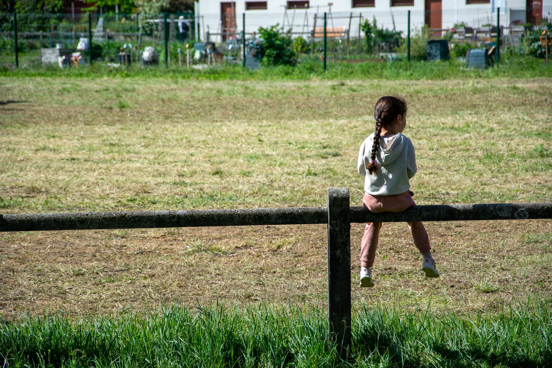 une enfant équilibrée