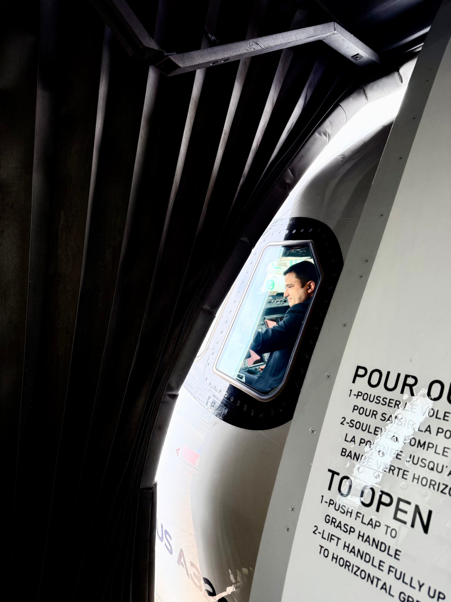 Un pilote dans l'avion