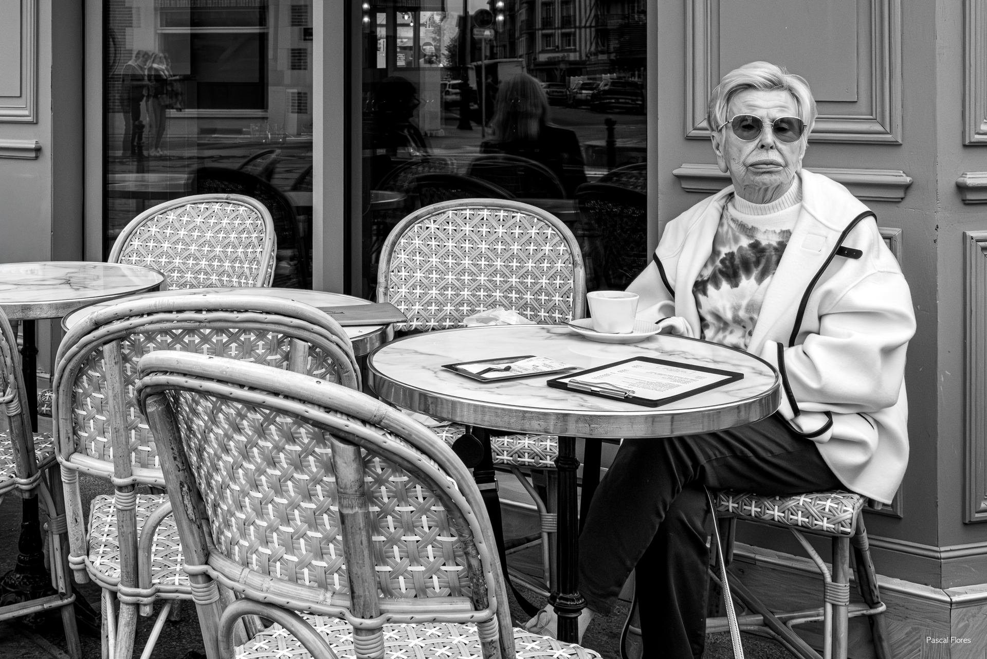 Assise parmi les absences