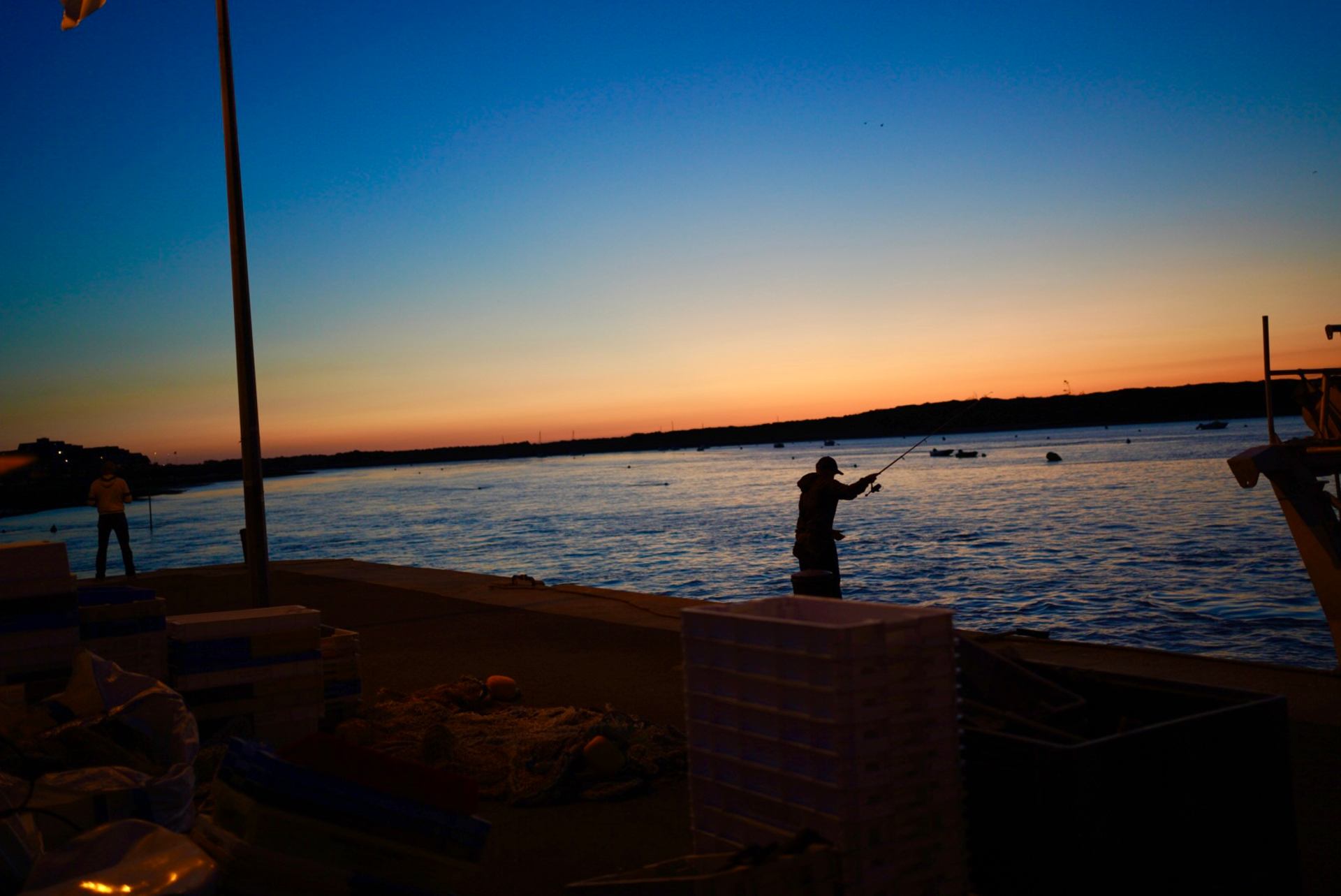 AL704540 pêcheur du soir