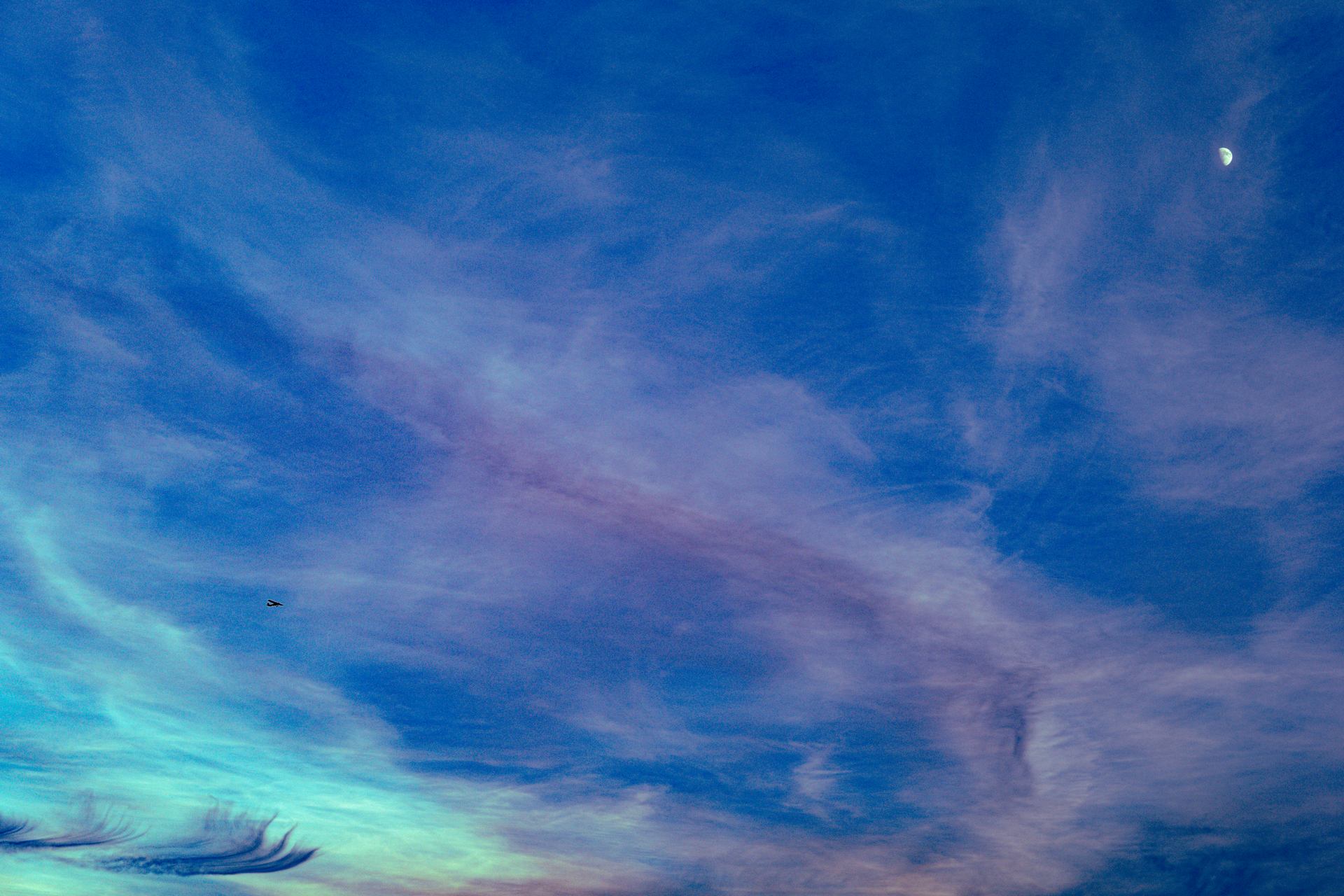 Avion sur ciel en mer