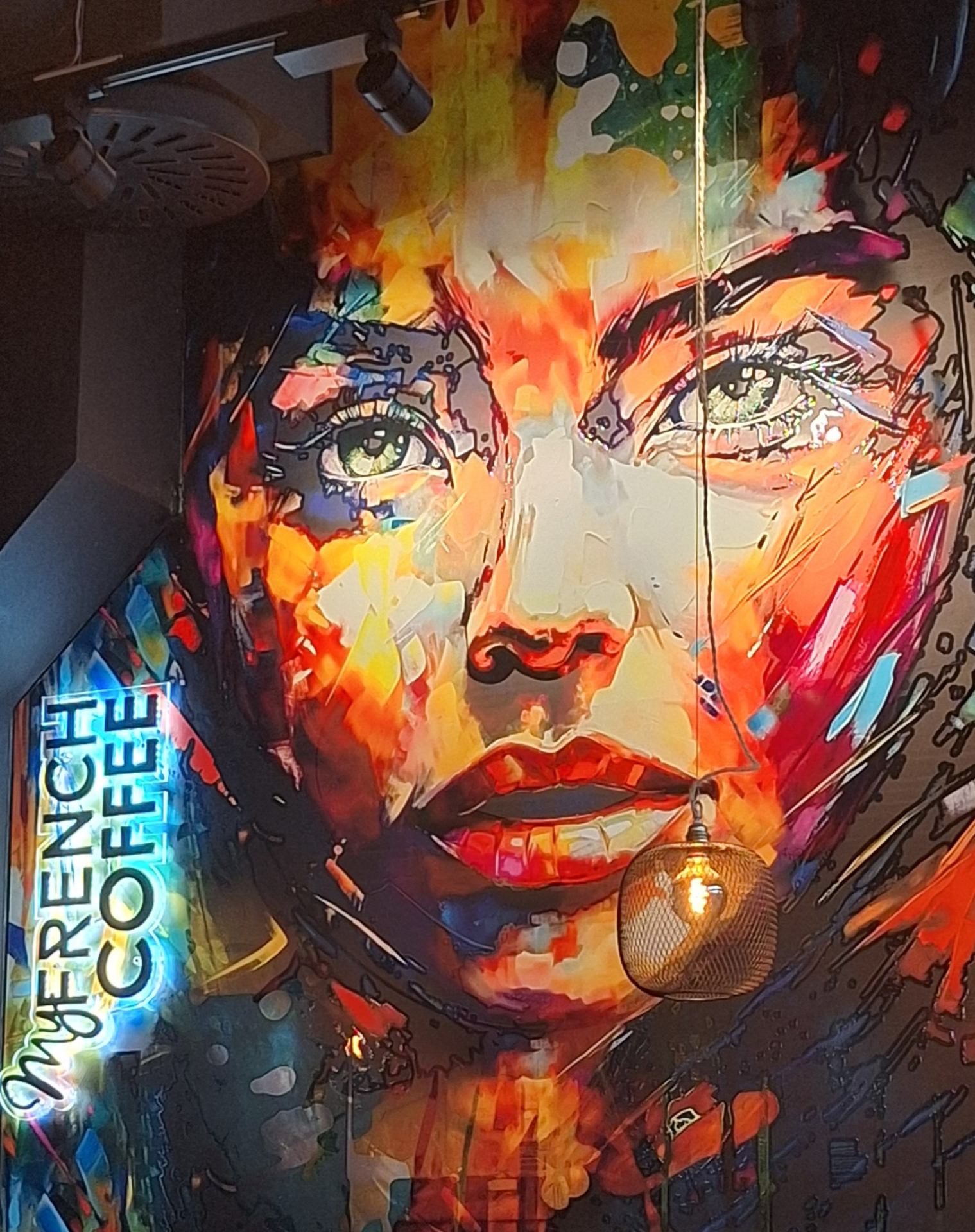 Dans un bistro parisien