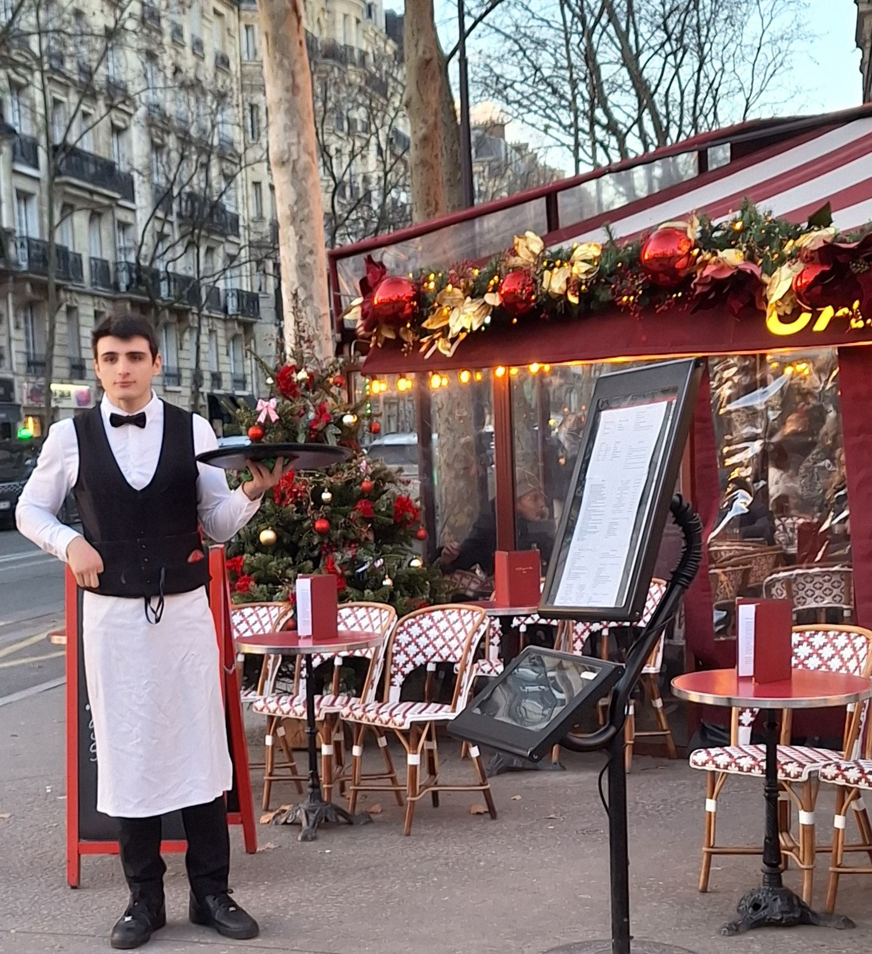 Garçon de café typique