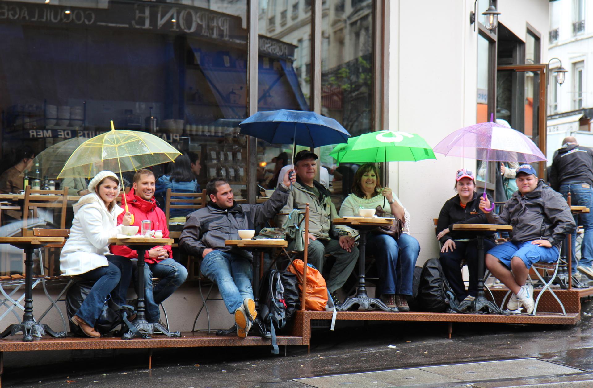 Rions sous la pluie